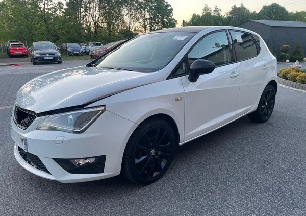 samochody osobowe Seat Ibiza cena 23900 przebieg: 98000, rok produkcji 2015 z Knurów